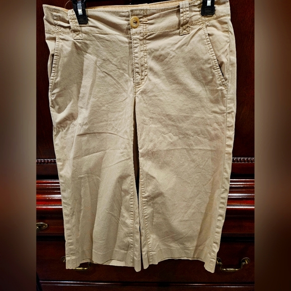 Banana Republic Khaki Capris - Picture 1 of 4
